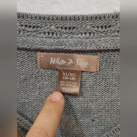 White Stag gray v-neck sweater with textured neckline Size XLarge - Picture 4 of 4